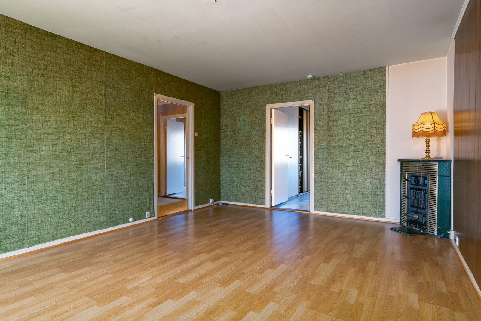 Fra stuen er det adkomst til soverom, entré og kjøkken Galleribilde