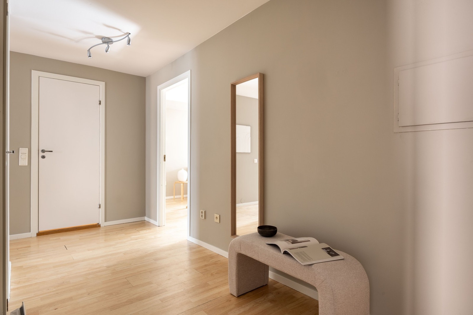 God plass til klessoppheng og oppbevaring av sko. Galleribilde