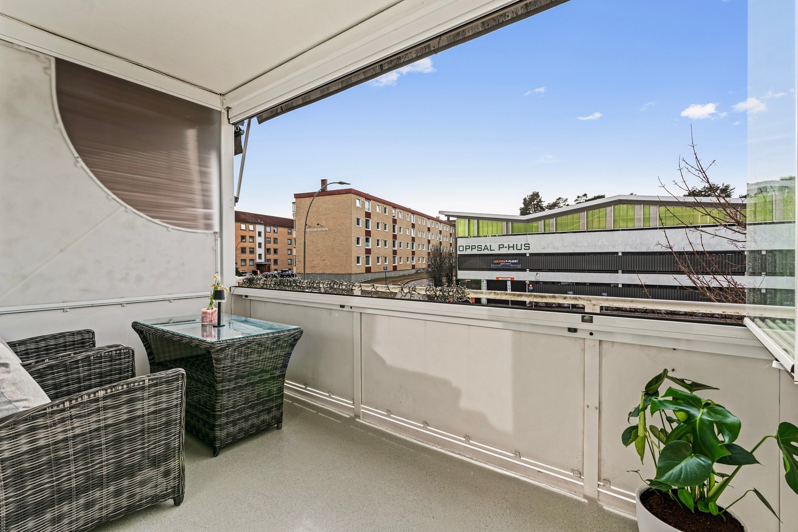 Leiligheten har en innglasset balkong på ca. 8,2 kvm Galleribilde