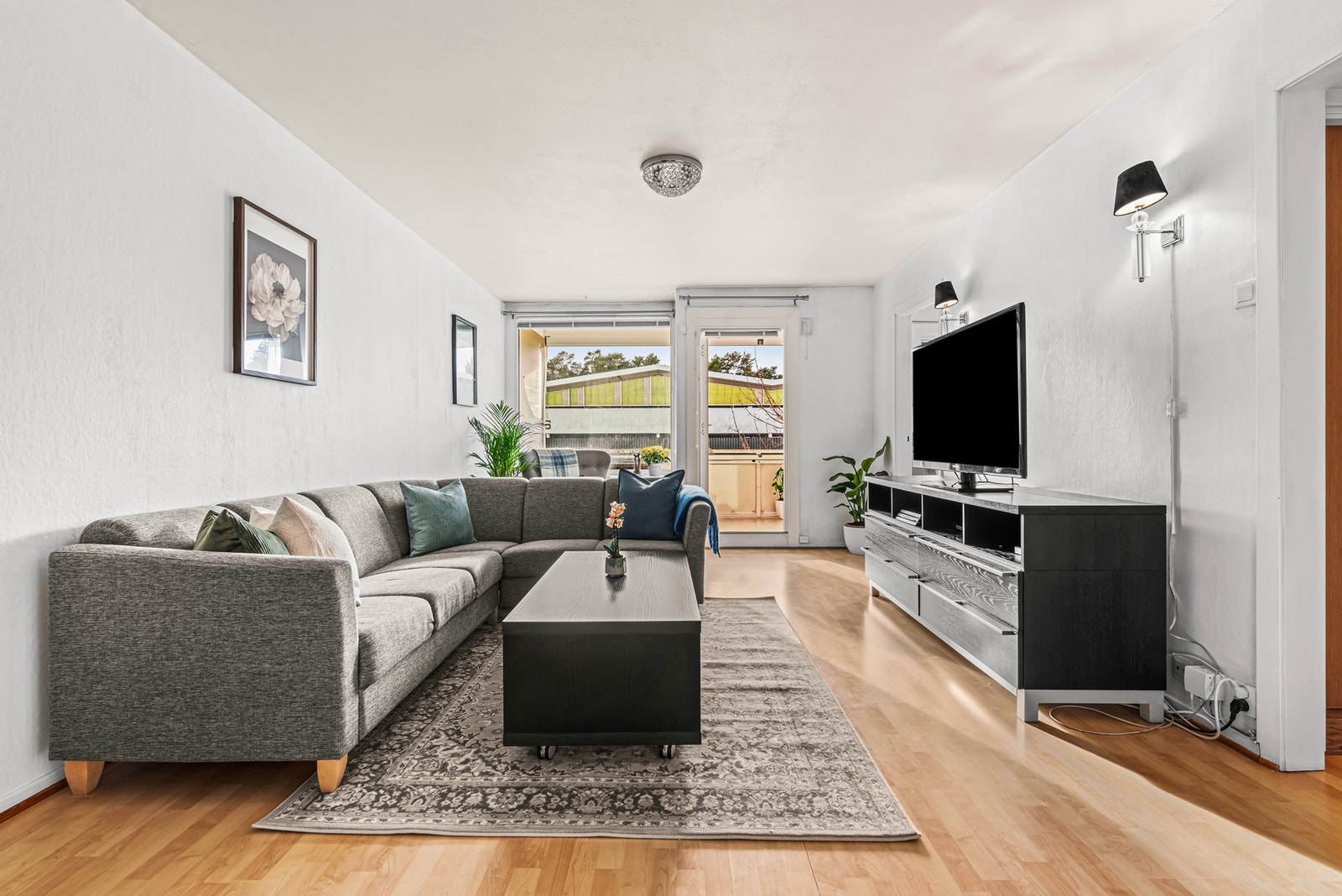 Stilrene farge- og materialvalg og god planløsning Galleribilde