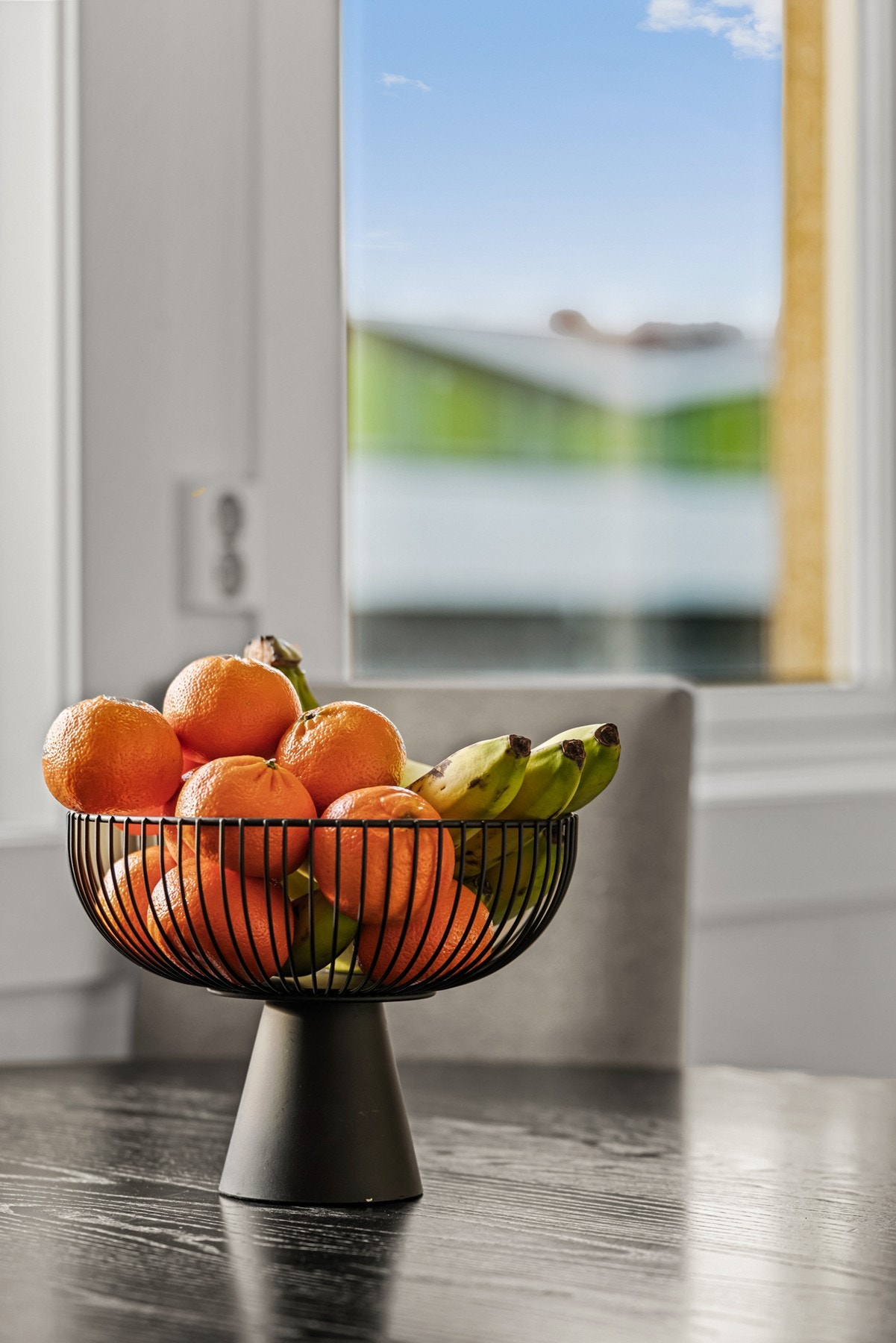 Kjøkkenet er utstyrt med integrert oppvaskmaskin, benkestikk og god arbeidsbelysning Galleribilde