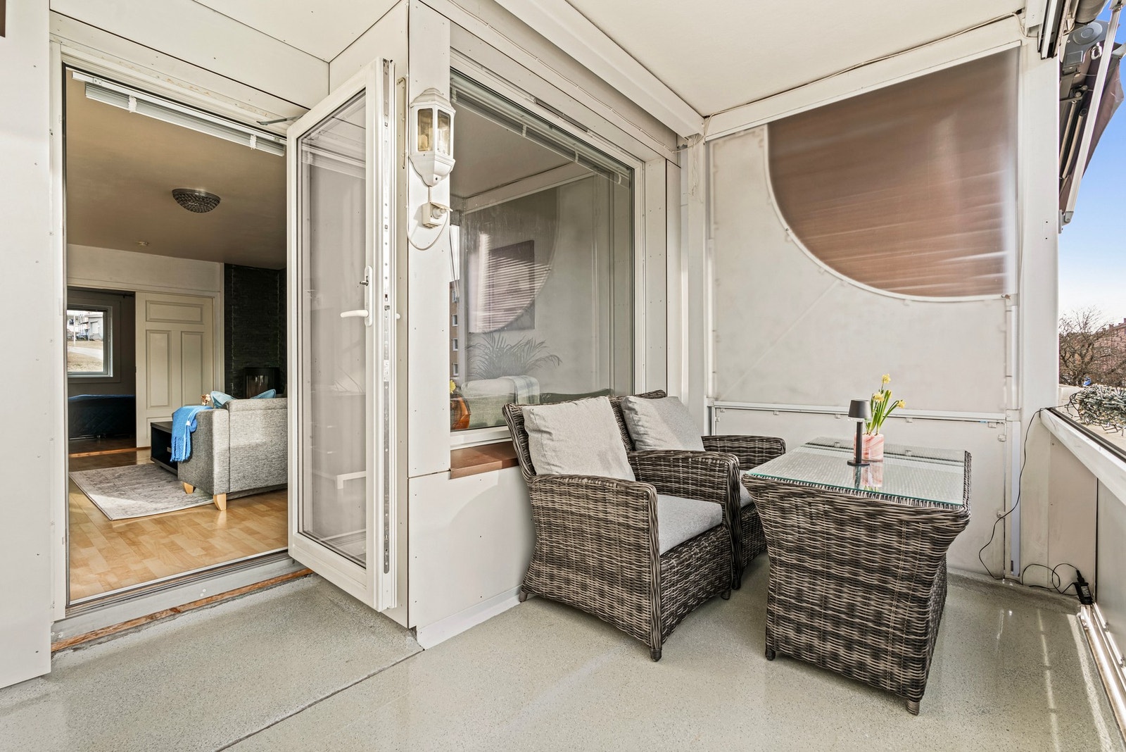 På balkongen er det fin plass til en hyggelig sittegruppe Galleribilde