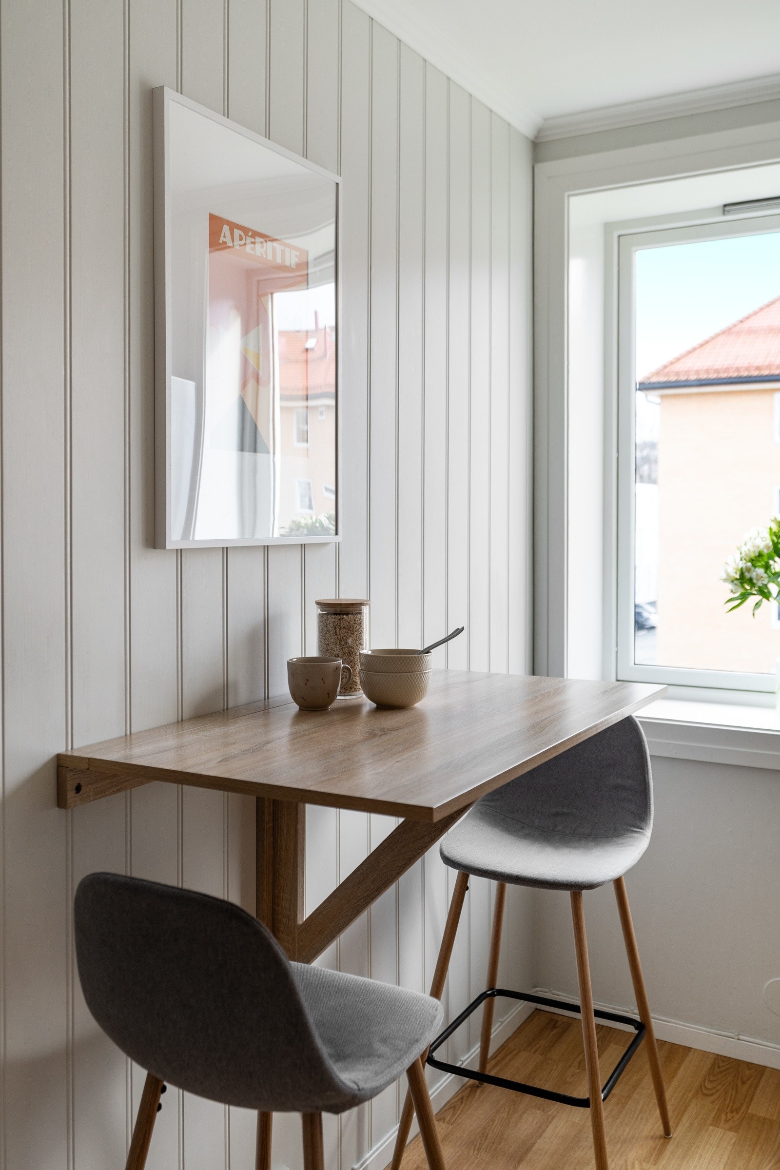 På kjøkkenet er det satt inn et klappbord, perfekt for å nye en god frokost. Galleribilde