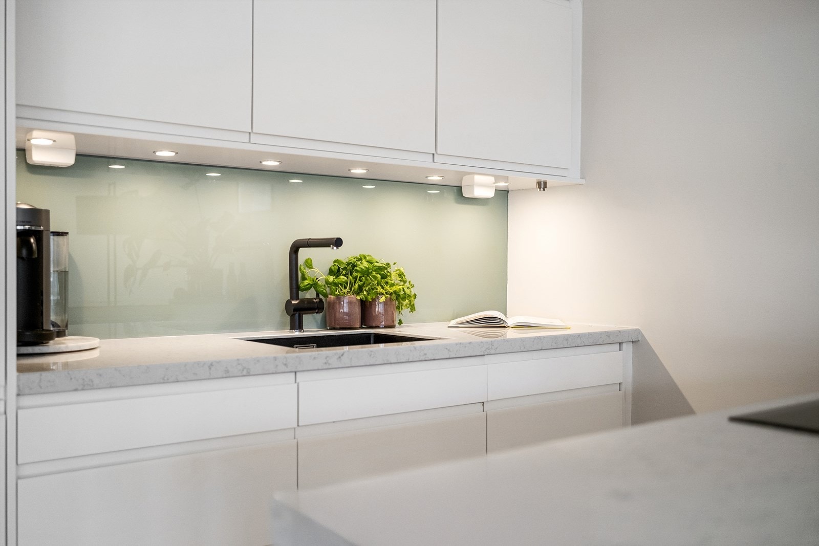 Godt med benk- og skapplass. Galleribilde