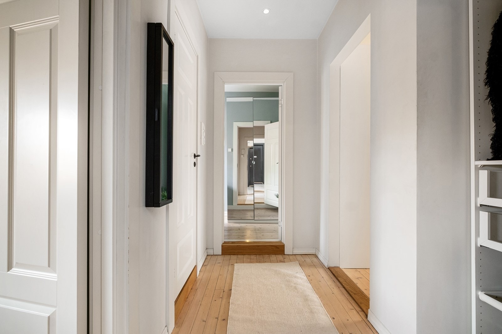 Det første som møter deg er en lys og innbydende entré som gir et godt førsteinntrykk av leiligheten. Galleribilde