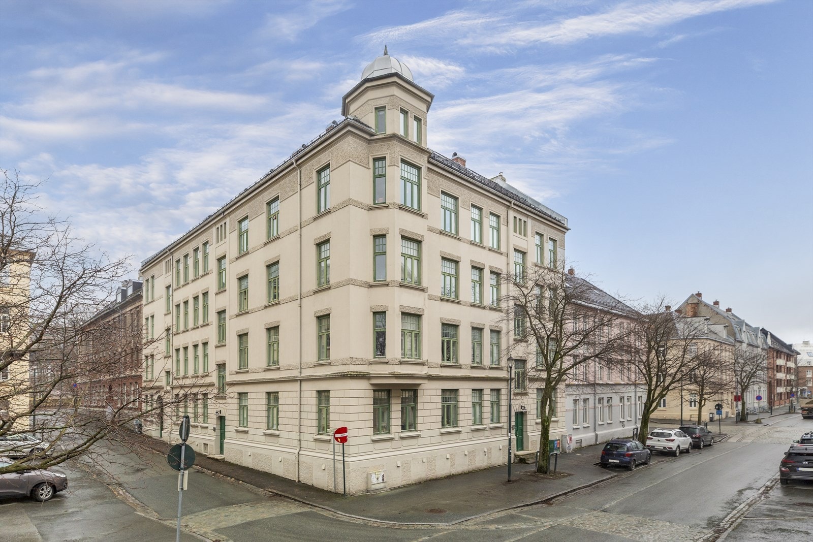 Velkommen til Bjørn Stallers gate 3! Spennende leilighet i en enveiskjørt gate. Galleribilde