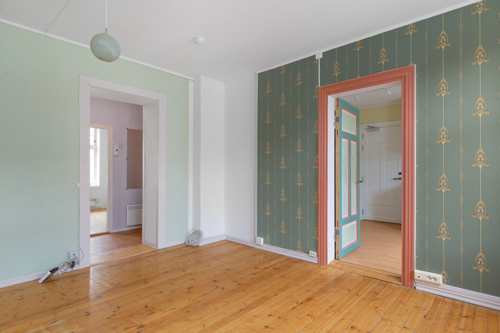 Stuen er på 15,5 m² og har god plass til ønsket møblement. Galleribilde