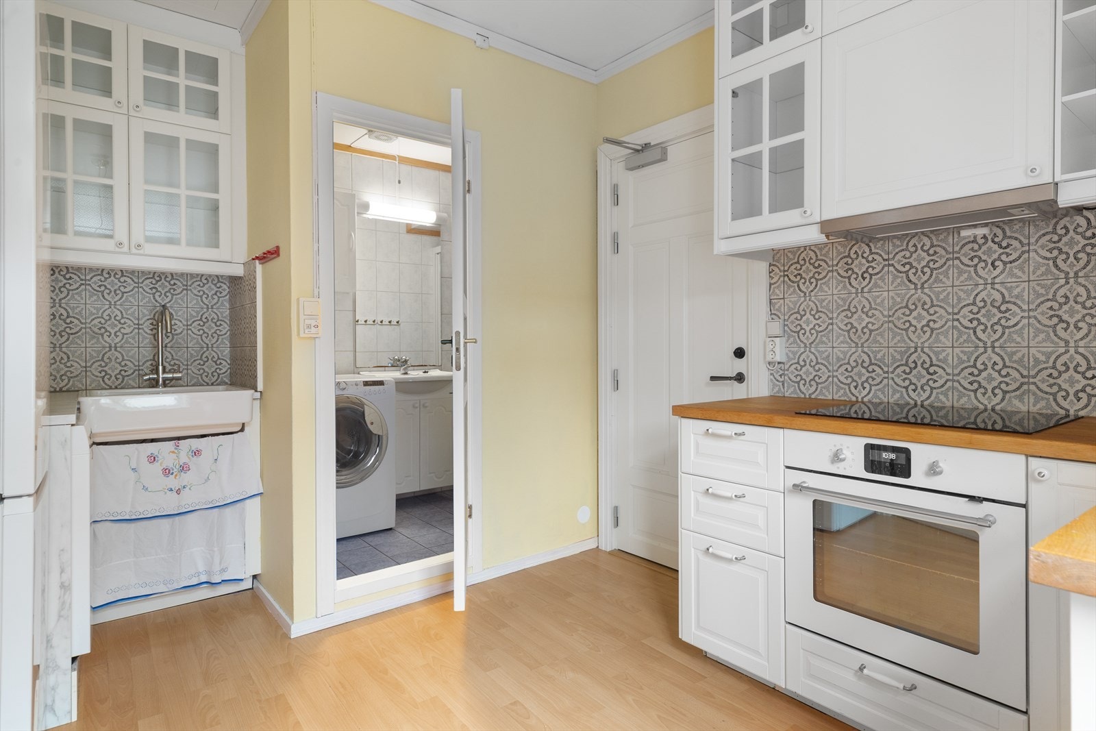 Videre ligger baderommet som rommer 3 m². Galleribilde