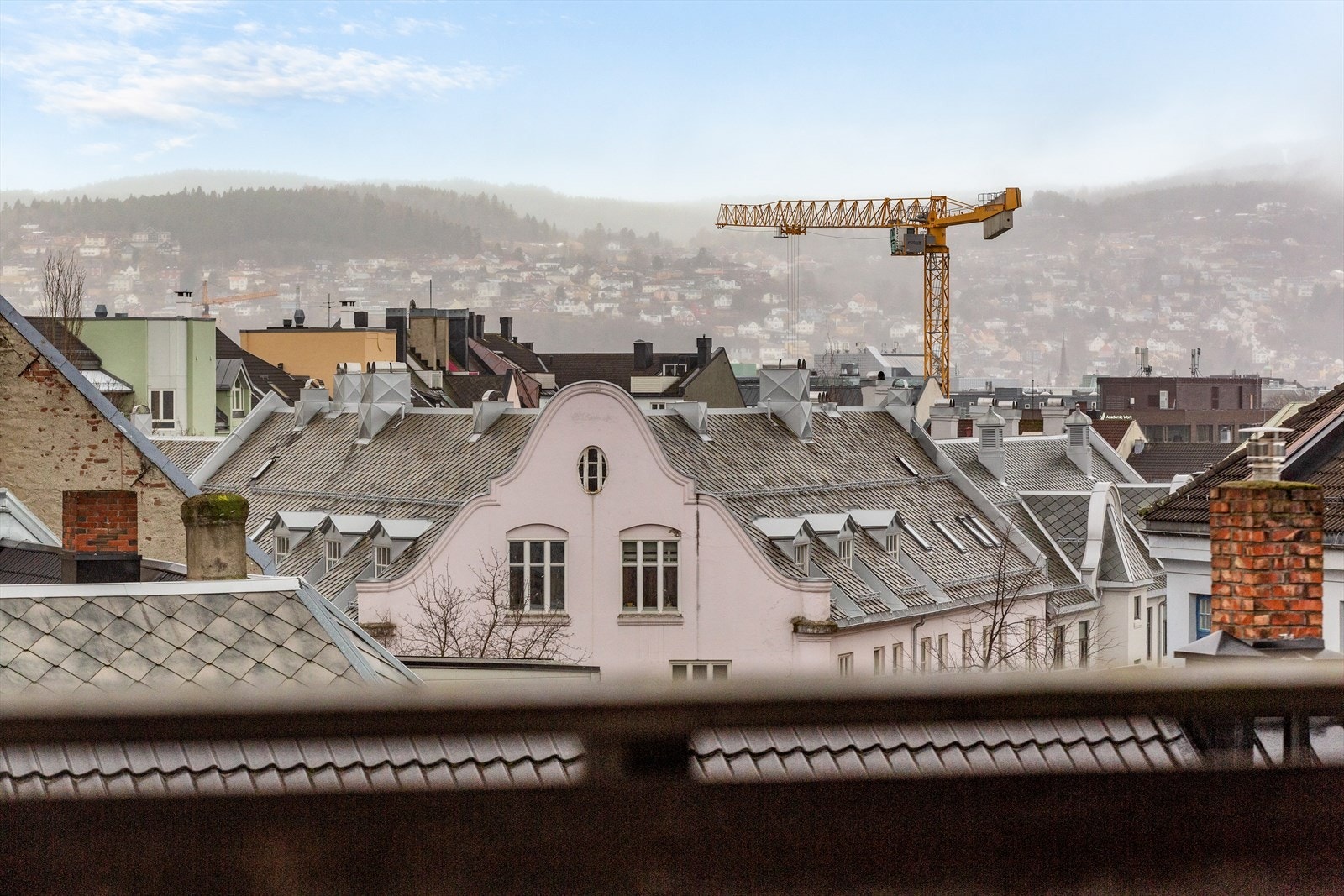 Fra takterrassen kan man nyte en flott utsikt over byen. Galleribilde