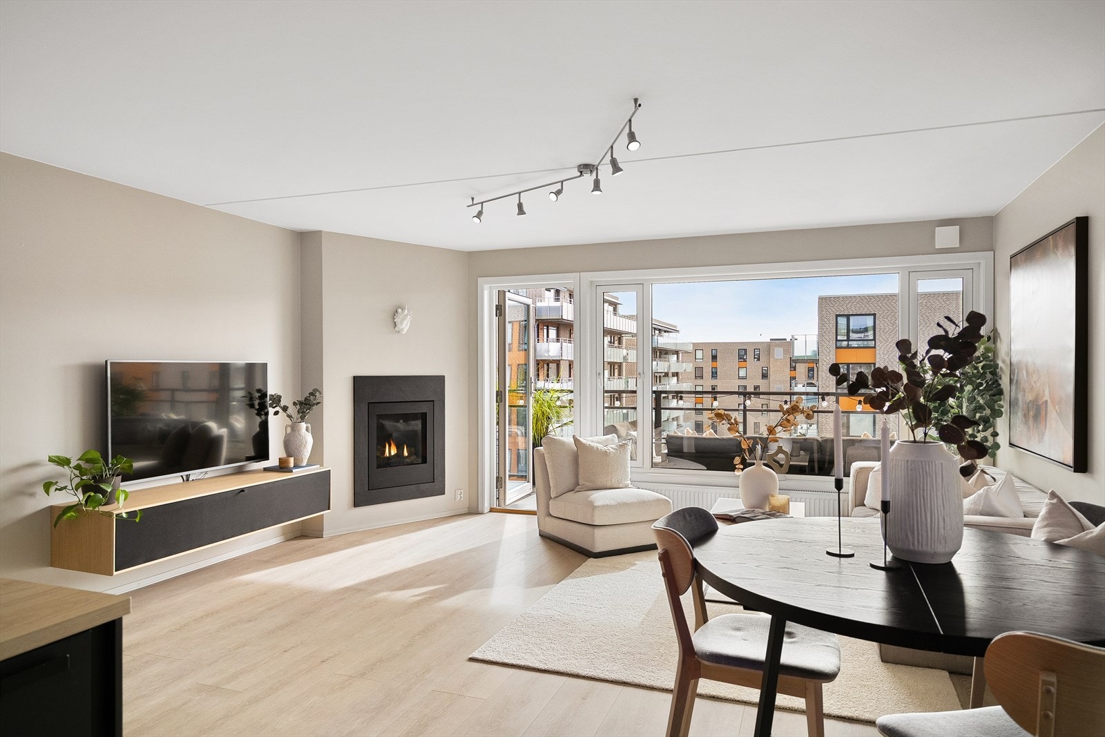 Leiligheten ligger i et moderne bygg fra 2012 Galleribilde