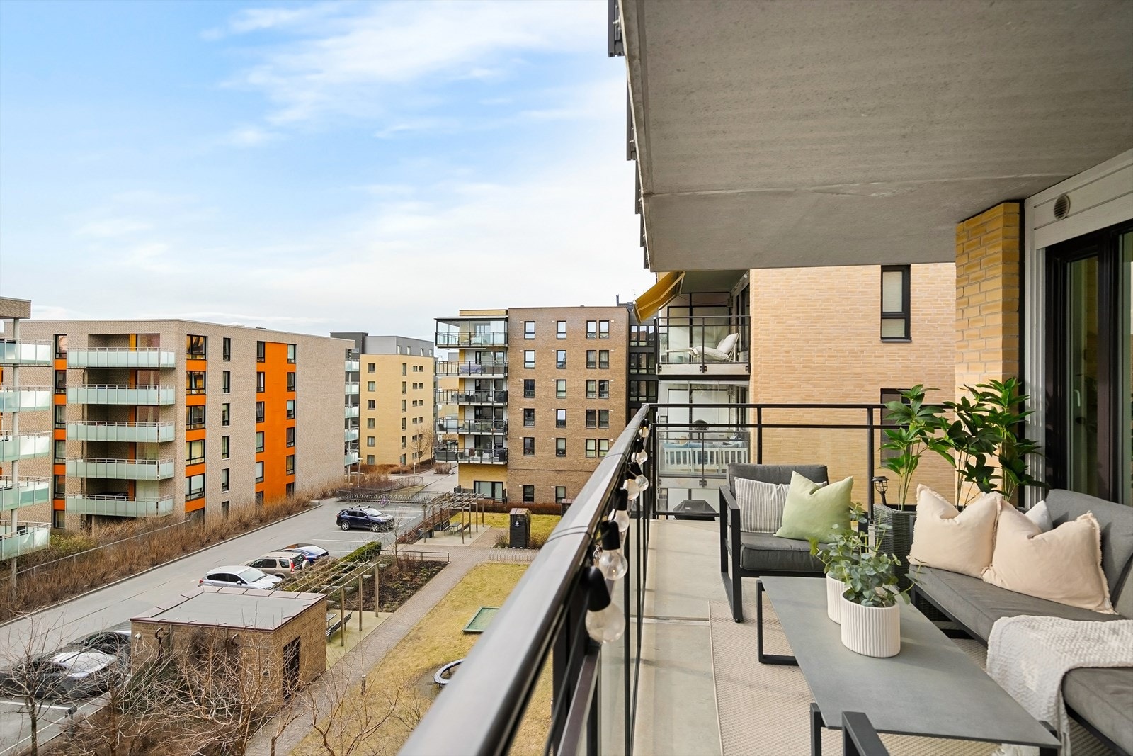 Leiligheten ligger høyt og fritt i fjerde etasje Galleribilde