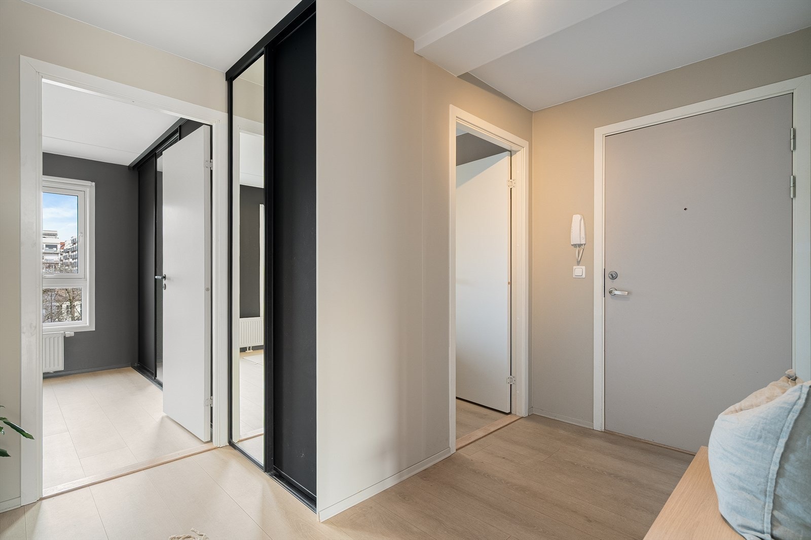 Fra gangen er det inngang til de to soverommene Galleribilde