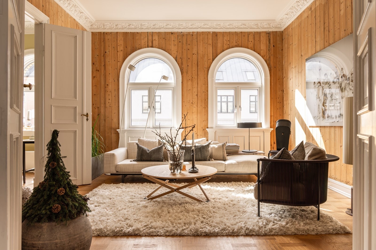 Velkommen til Bygdøy Allé 57! - En aldeles nydelig 5-roms leilighet med buede vinduer, doble fløydører, peis og balkong! Leiligheten eier halvparten av råloft over boligen. Presentert av Sylvia Post ved Nordvik Bolig! Galleribilde