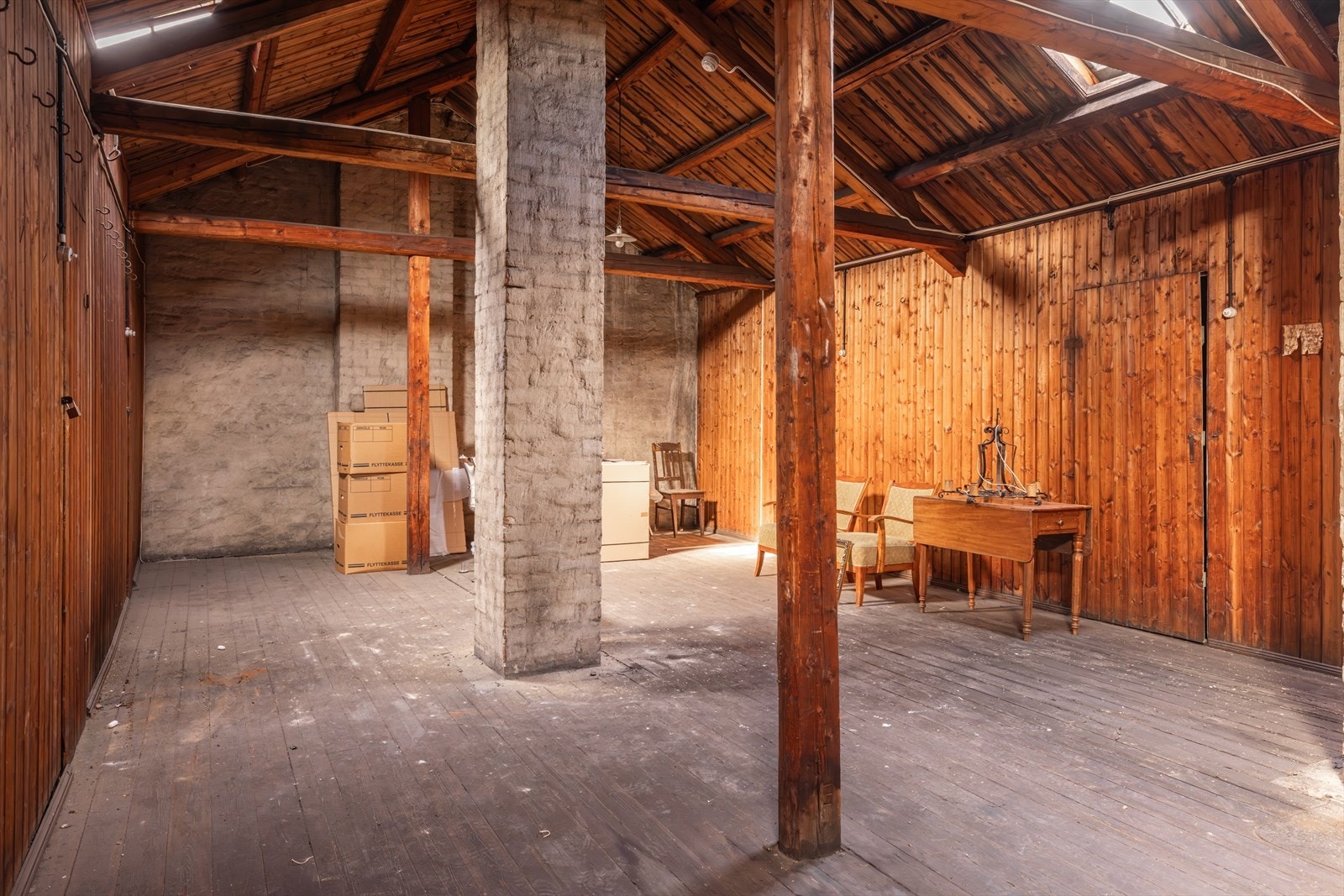 Leiligheten eier halvparten av råloftet over leiligheten. Galleribilde