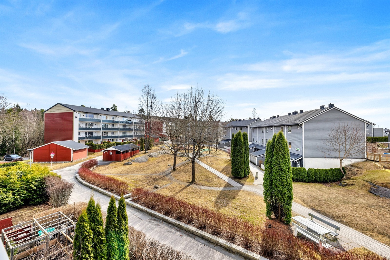 En lys og romslig 3-roms leilighet med balkong på 10 kvm og svært gode solforhold. Galleribilde