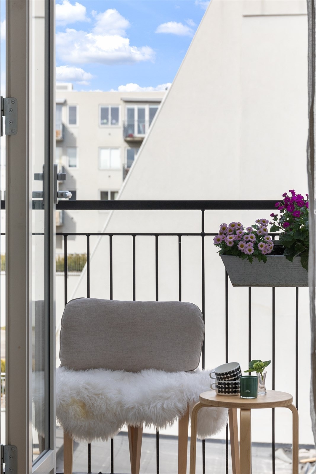 Med plass til både sittegrupper og grønne planter, blir dette et perfekt sted å trekke seg tilbake og nyte roen. Galleribilde