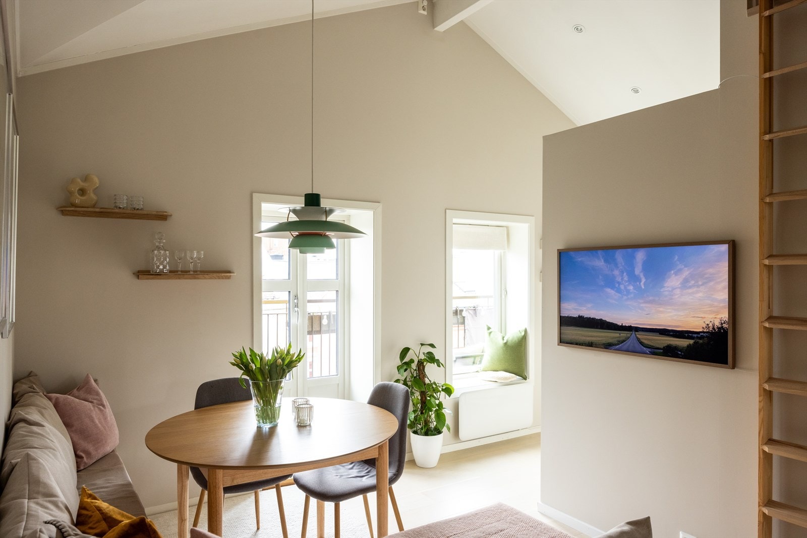 - En lys, lekker og gjennomgående 2-roms toppleilighet med sentral og attraktiv beliggenhet på populære Majorstuen - Galleribilde