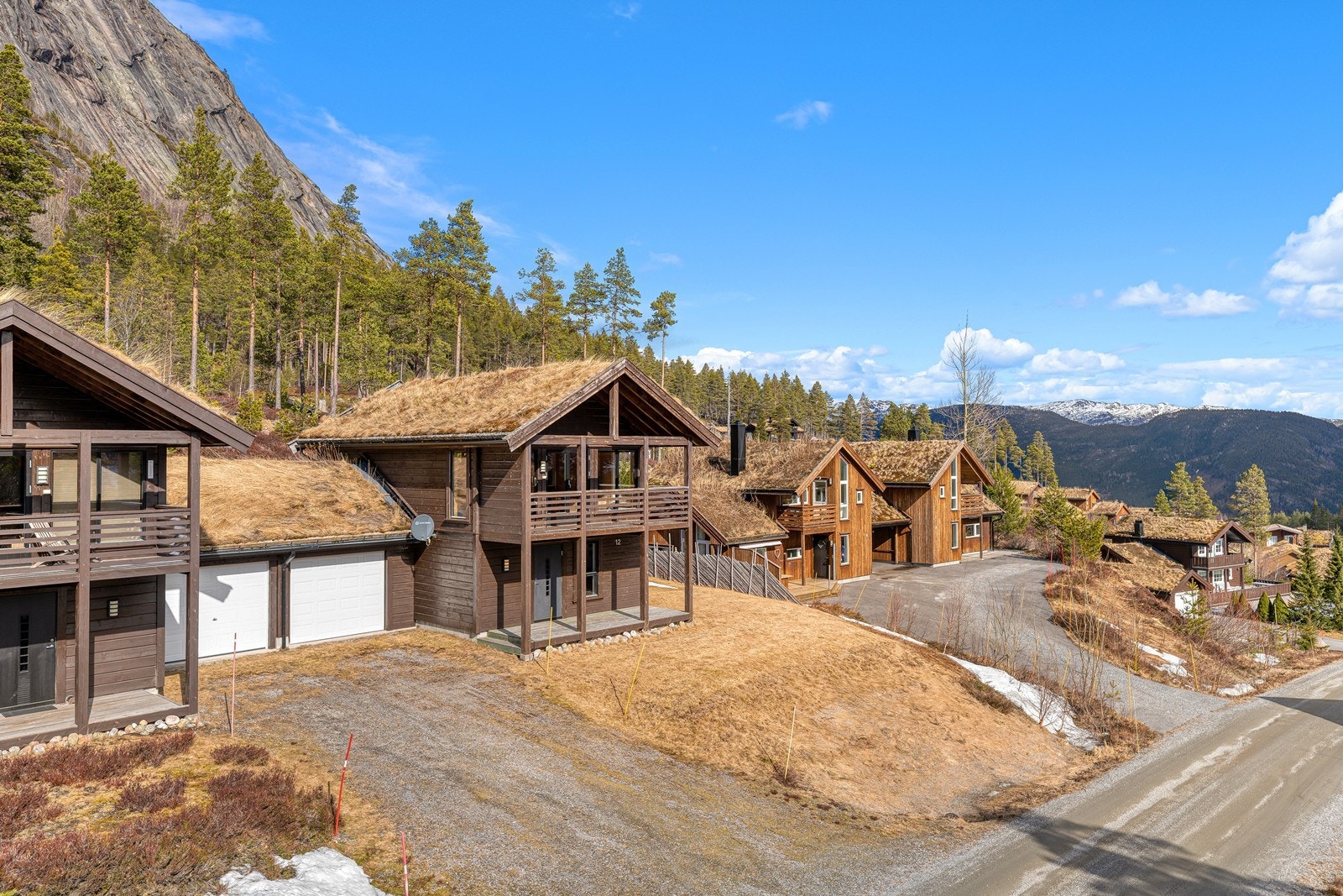 Velkommen til Løefjellvegen 12 v/ Gaute Kverneland i Aktiv Eiendomsmegling avd. Kristiansand Galleribilde