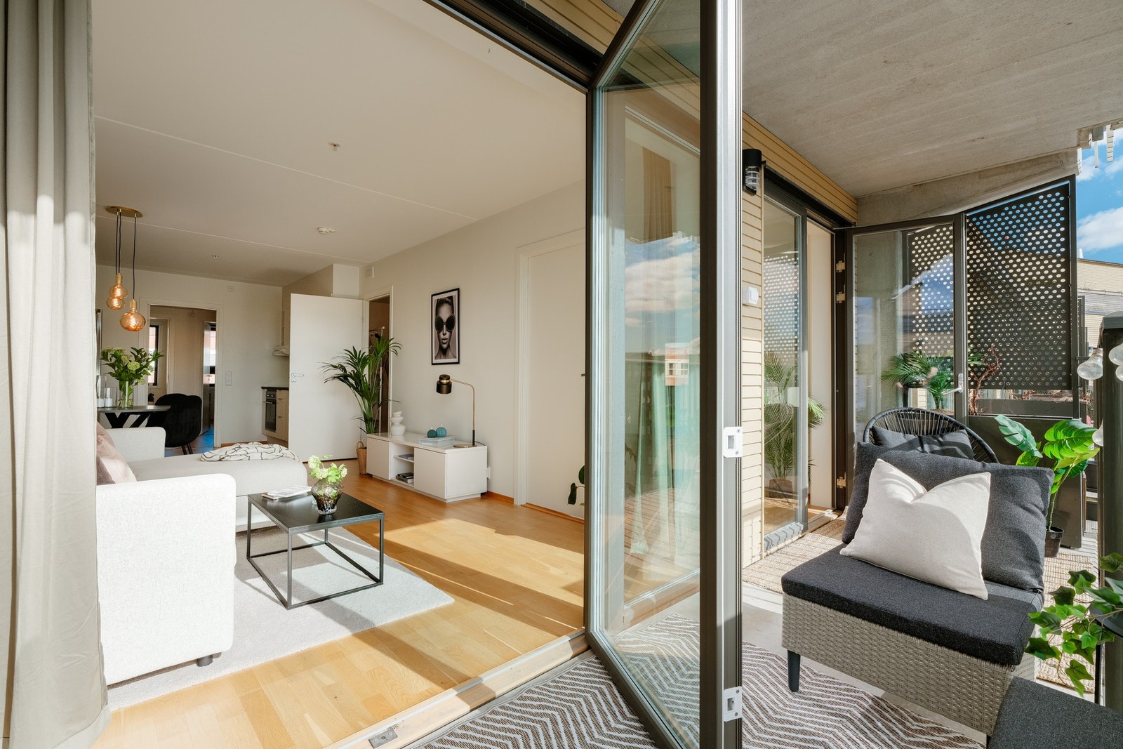 Dette er en fantastisk 5-roms med hybeldel (4+1). Leiligheten ligger i byggets 8. etasje med heisadkomst. Galleribilde