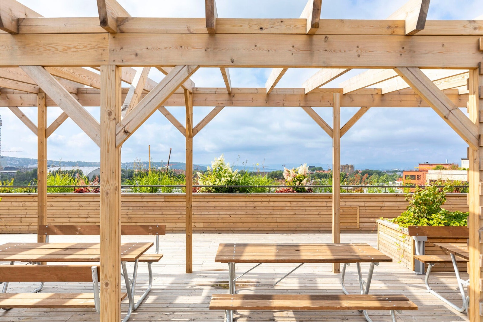 På takterrassen finnes et lite utekjøkken med vask, samt toalett. Galleribilde