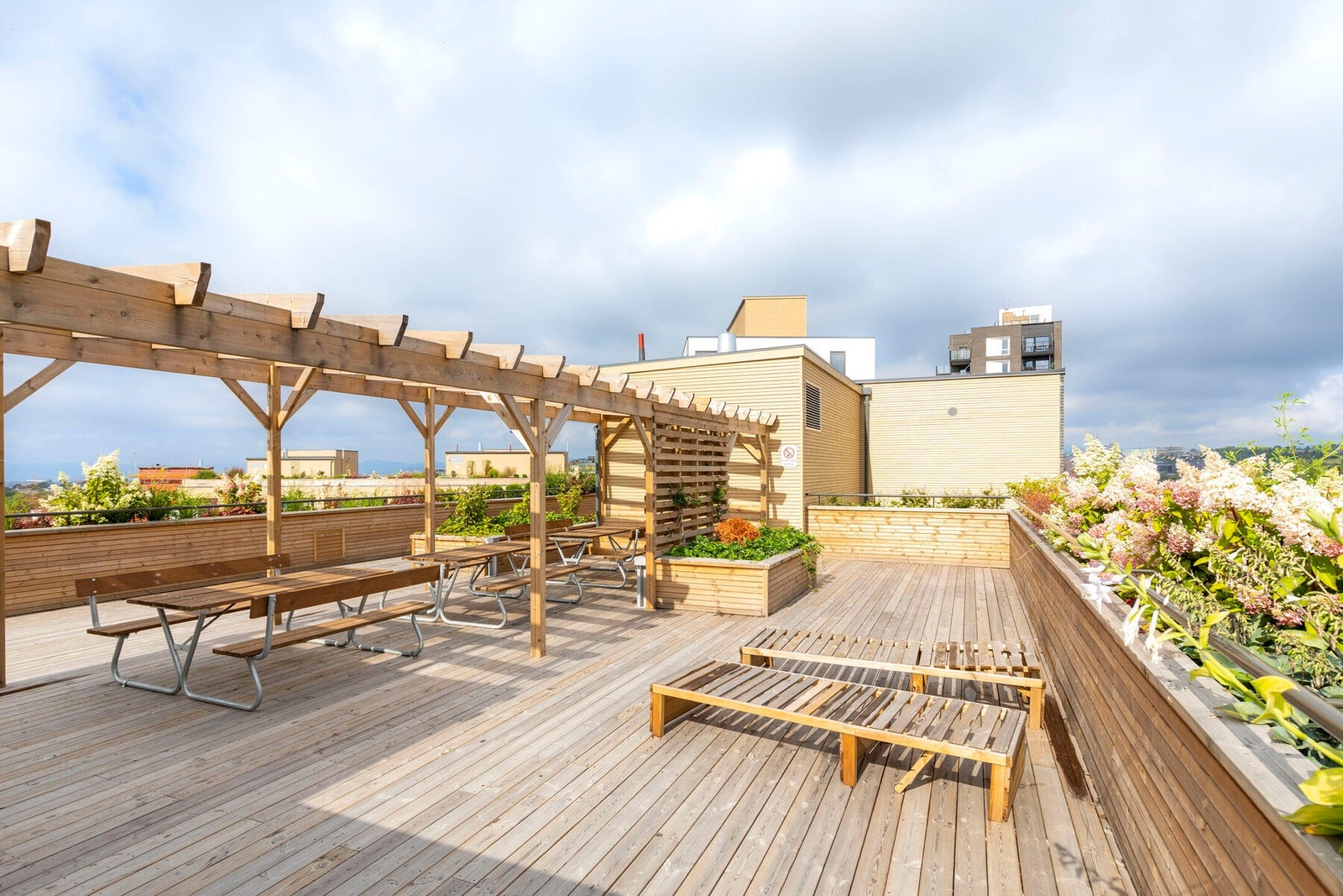 Flere sittegrupper til glede for beboerne. Det er mulig å booke sittegrupper i forkant. Galleribilde