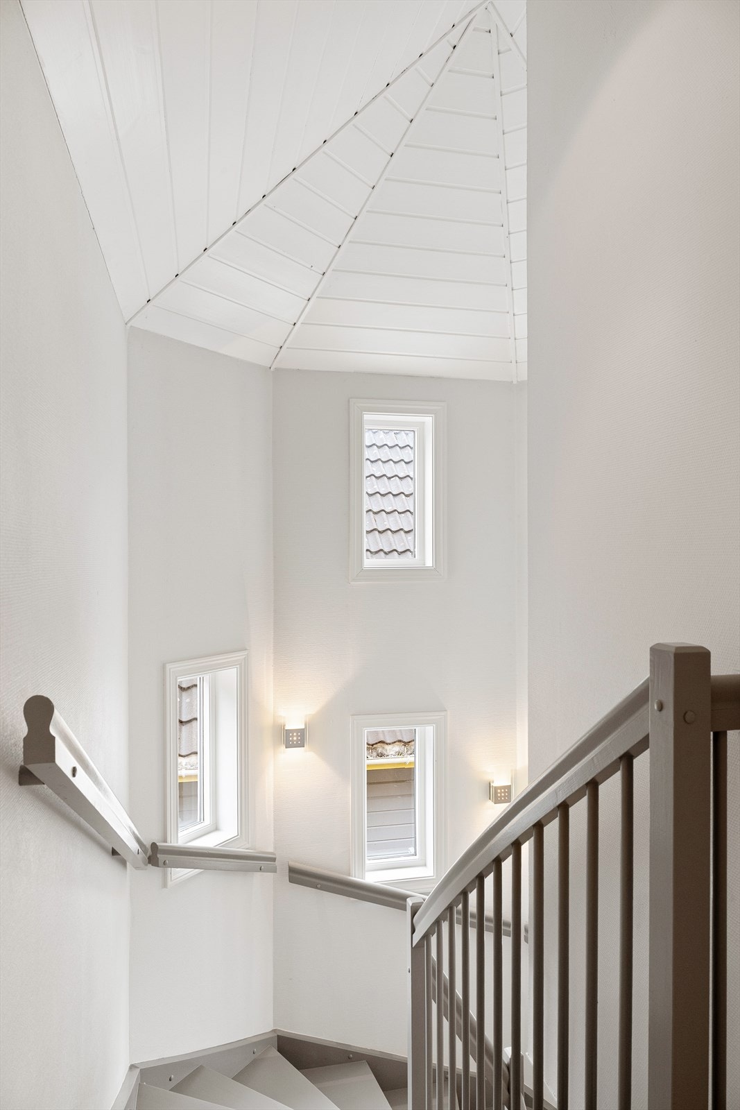 Trapperom opp i 2 etasje. Galleribilde