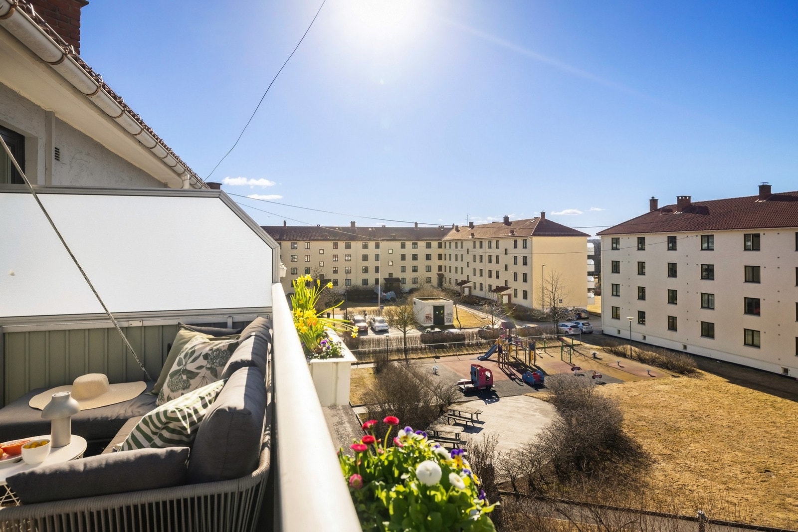 Tenk deg hvor grønt og fint det er her om våren og sommeren. Digg utsyn. Galleribilde