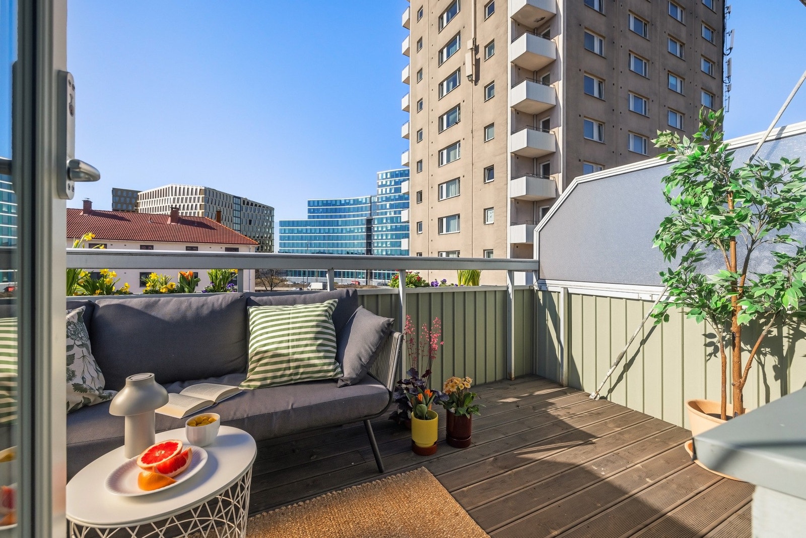 Vi må bare se på balkongen igjen, før du får se resten av leiligheten. Galleribilde