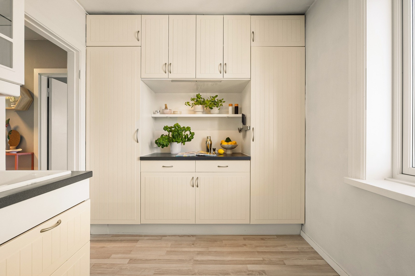 Vinduene i leiligheten ble byttet i 2018, og har 3-lags isolerglass. Vindusbyttet ble gjennomført i borettslagets regi. Galleribilde