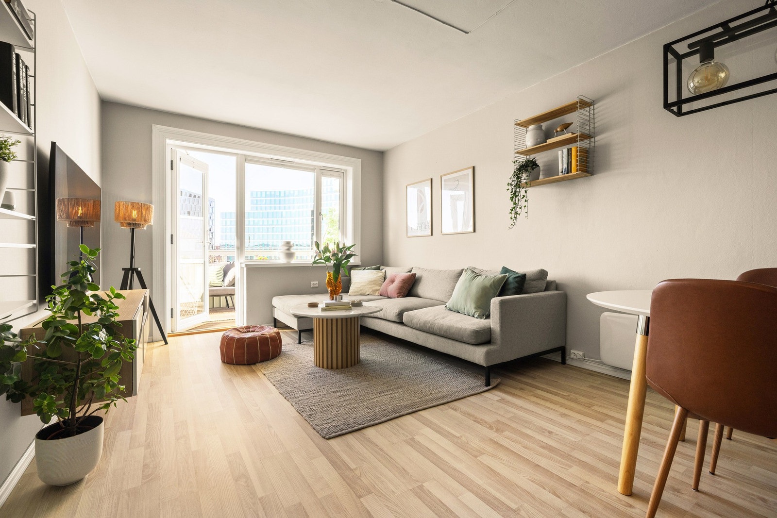 Leiligheten ligger i 4. og øverste etasje, men det er "bare" tre trapper opp. Deilig! Galleribilde