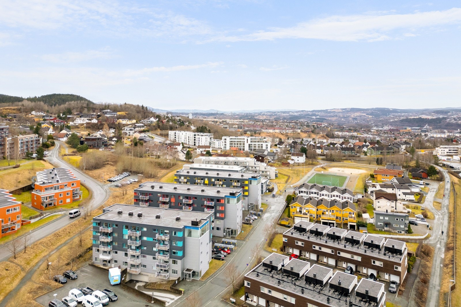 Her bor man tilbaketrukket fra den travle bykjernen, samtidig som alle nødvendige hverdagsfasiliteter ligger innen kort rekkevidde. Galleribilde