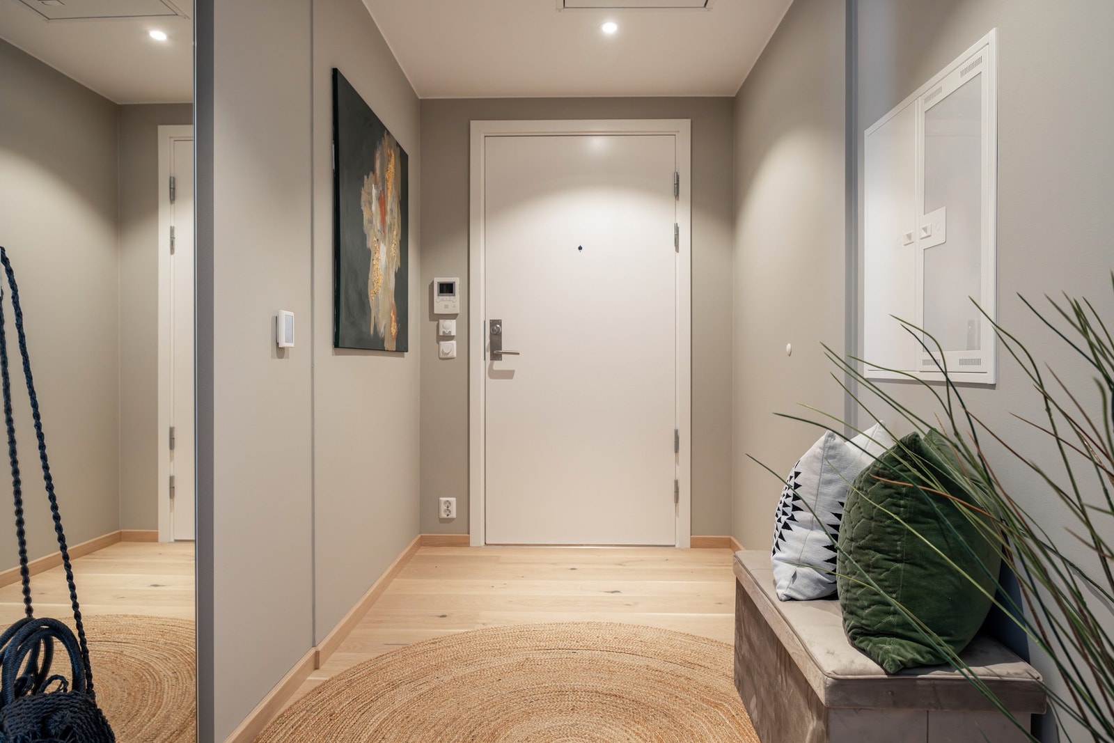 Velkommen inn! Gjester kan enkelt slippes inn via dørcalling. Galleribilde