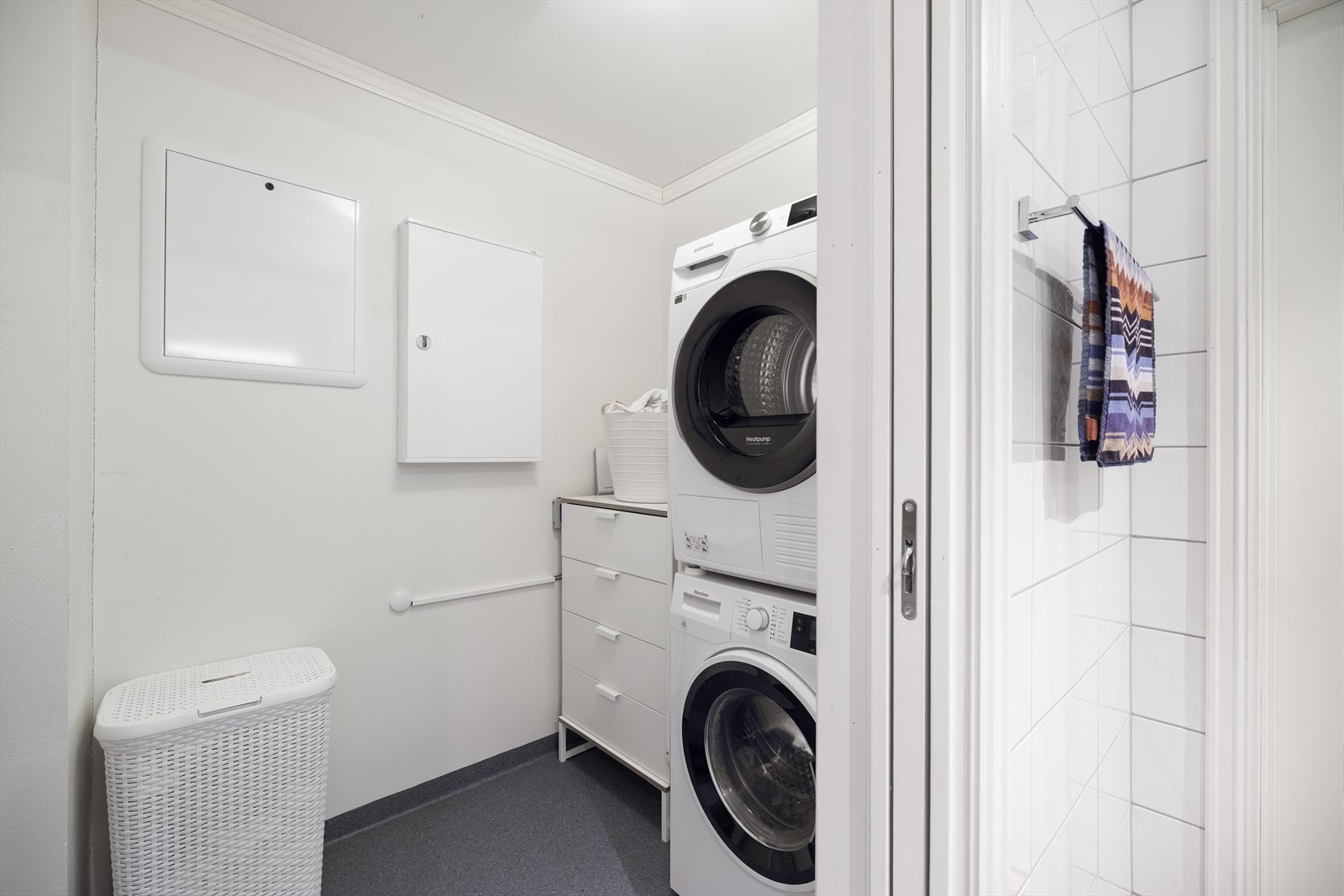 Både bad og bod/teknisk rom har mekanisk avtrekk med ventil i himling. Galleribilde