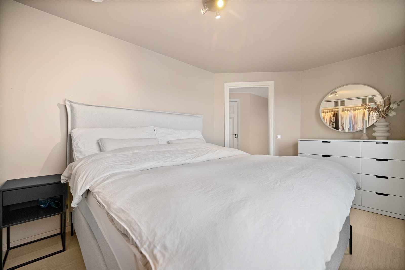 Leiligheten har to soverom, som begge har tilkomst fra gangen. Galleribilde