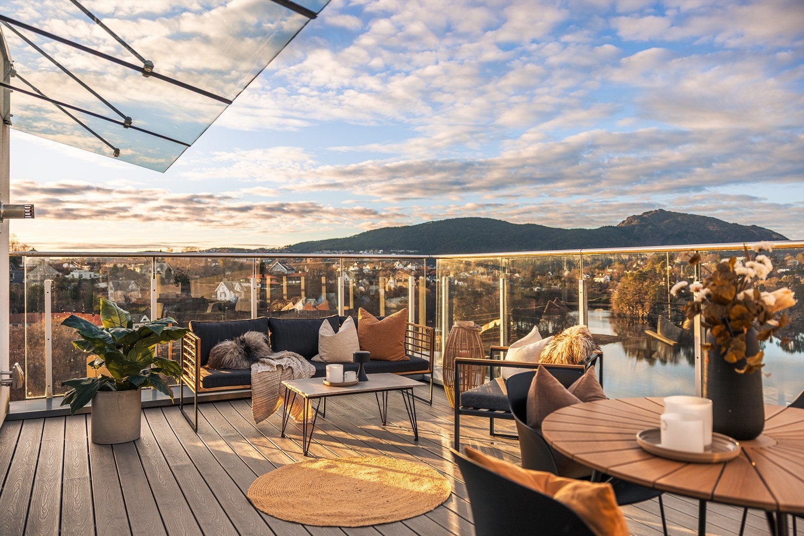 Kanskje sameiets mest usjenerte terrasse, hvor en kan nyte solnedgangen ved Løvstakken. Galleribilde