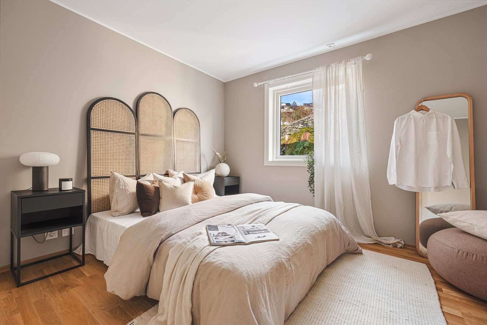 Leiligheten har i alt 3 soverom, hvorav hovedsoverommet har eget bad. Galleribilde