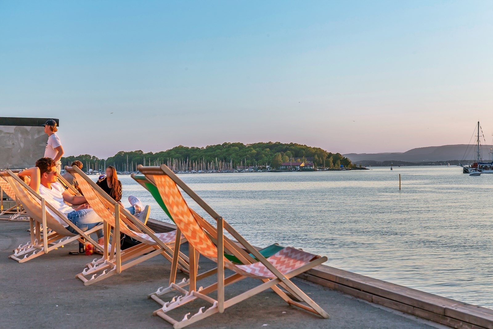 På Sørenga er det en rekke hyggelige spisesteder langs bryggekanten. Galleribilde