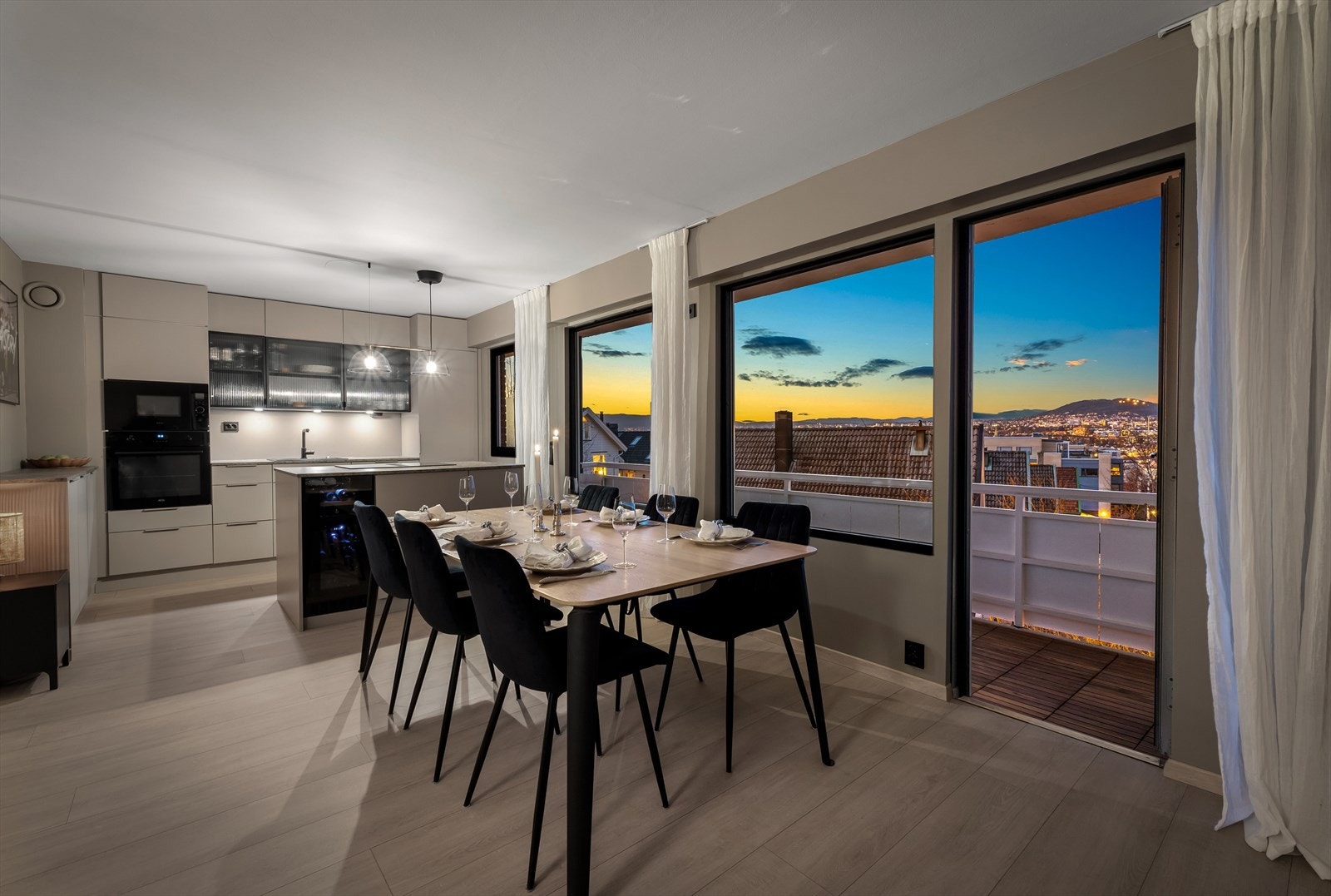 Nikolai Strickland har gleden av å presentere Oppegårdgata 8A. En lys og påkostet 3-roms utsiktsleilighet med romslig balkong. Galleribilde