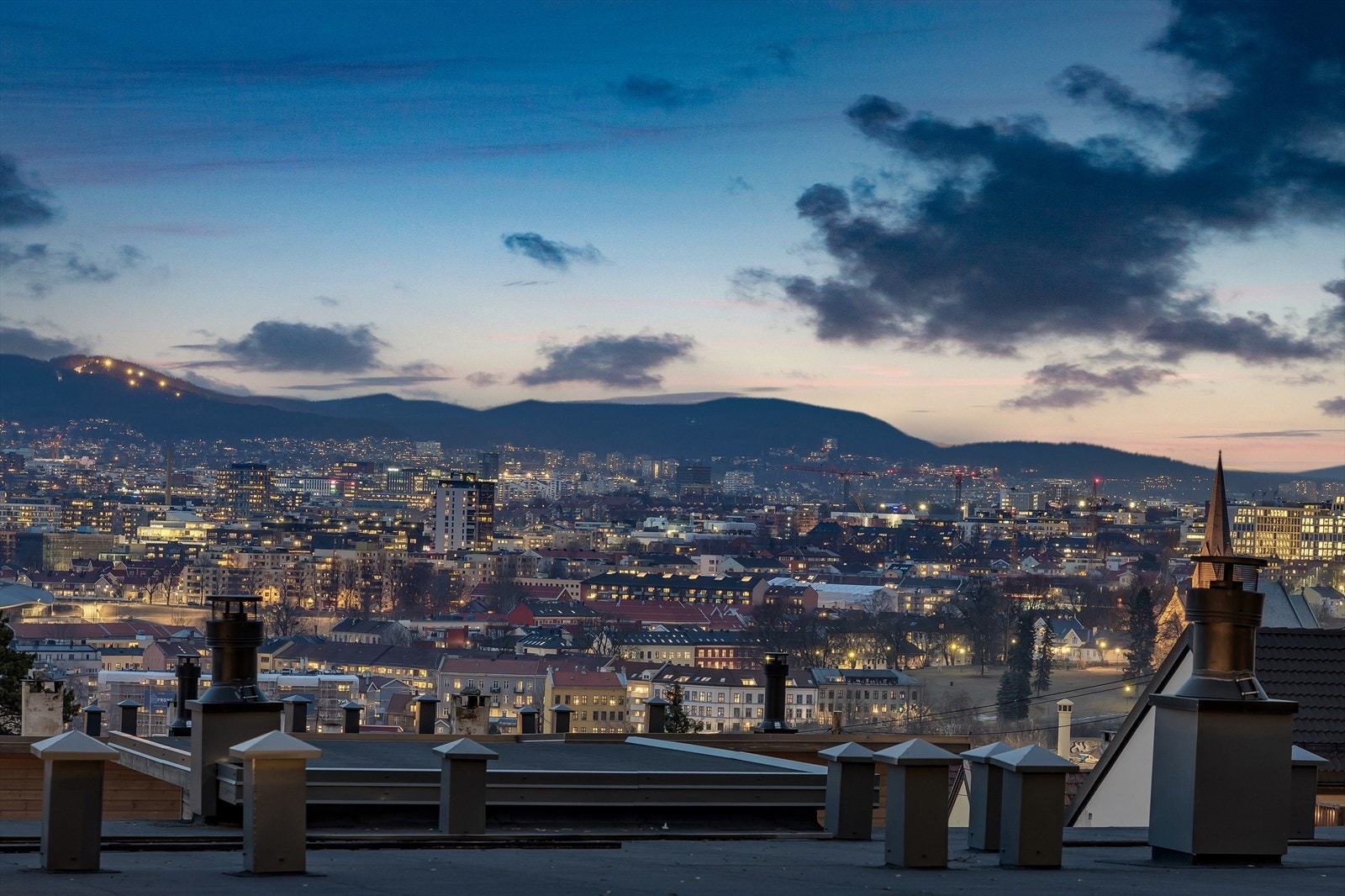 Høytliggende og tilbaketrukket med flott utsyn. Galleribilde