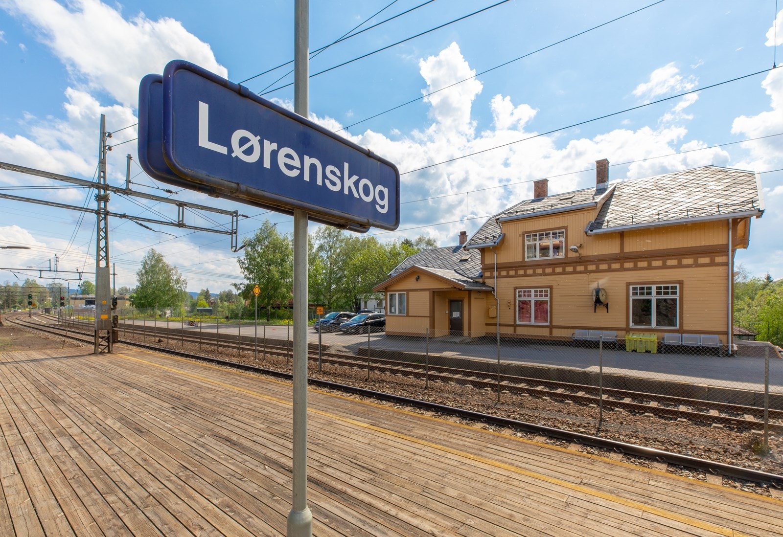 Lørenskog stasjon (Oslo-takst/Sone 1). 18 minutter reisetid til Oslo S. Galleribilde