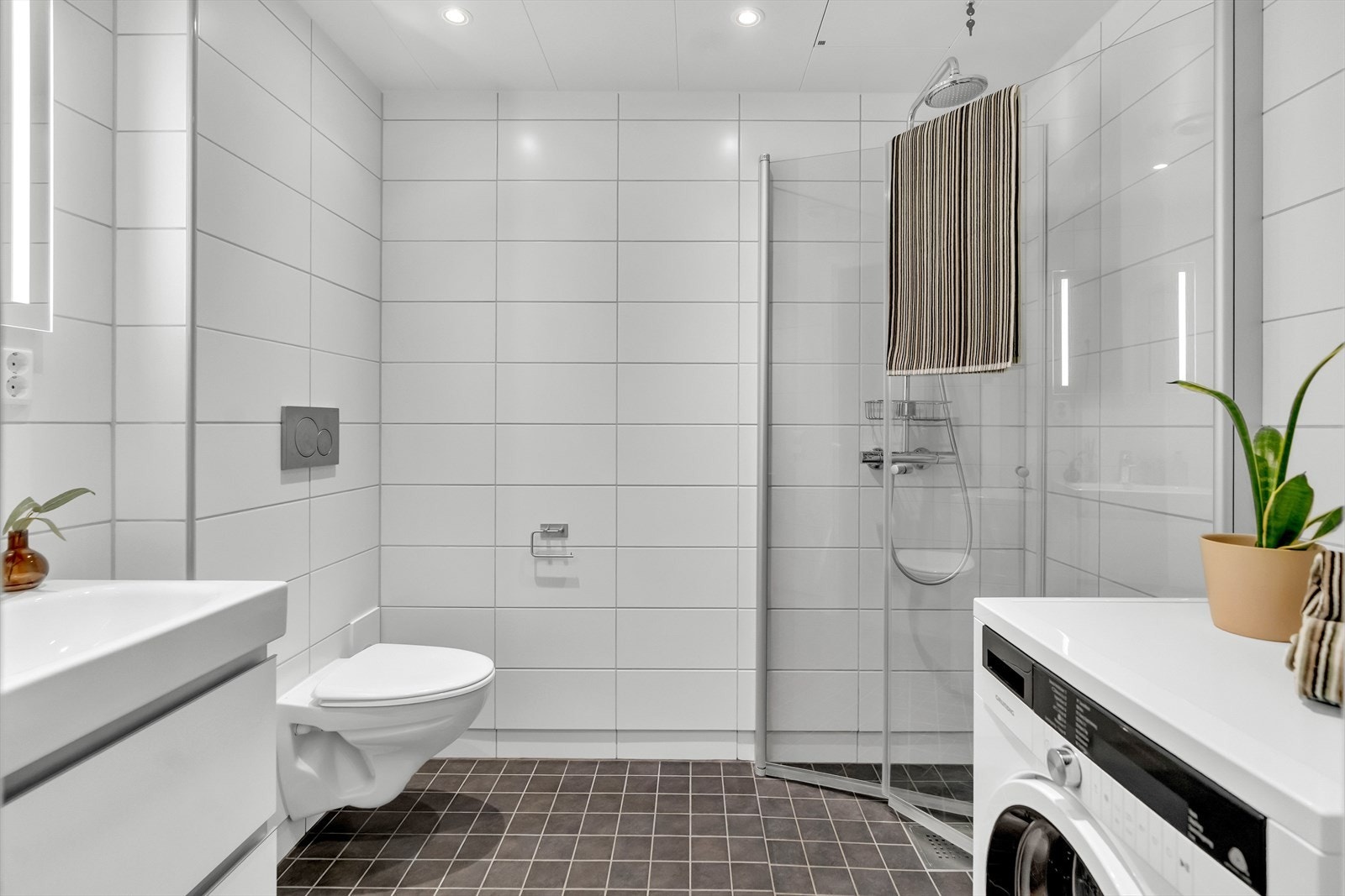 Det er opplegg for vaskemaskin og tørketrommel. Galleribilde