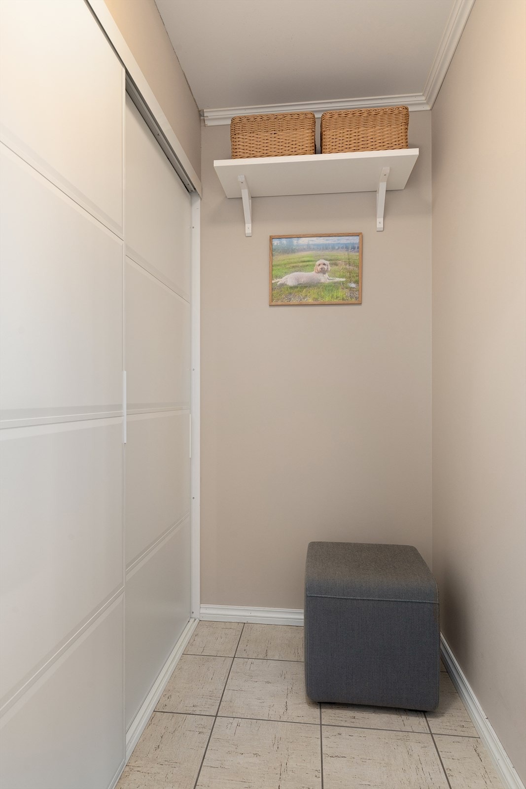 Praktisk garderoberom i hall Galleribilde