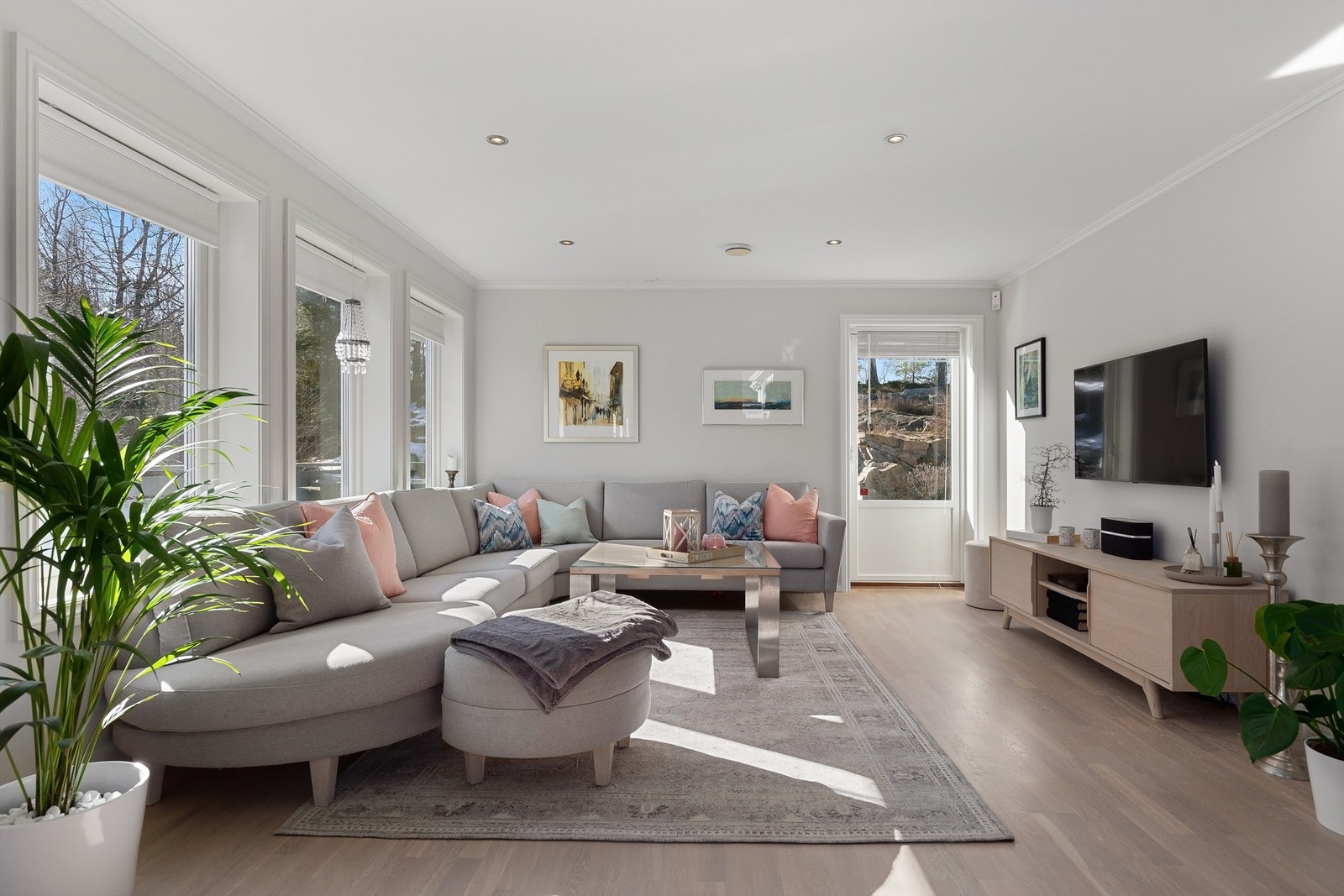 Utgang til terrasse fra stuen Galleribilde