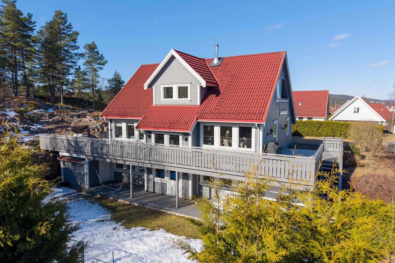 Stor familiebolig innerst i blindvei Galleribilde