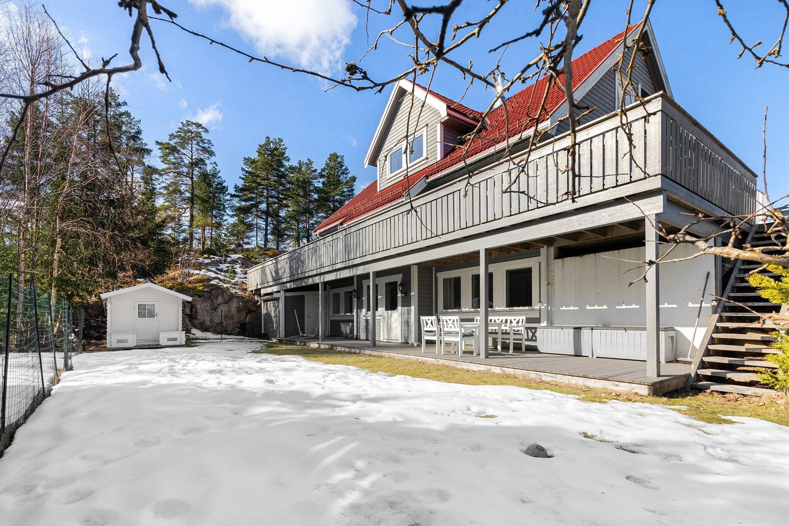 hage utenfor u.etasjen Galleribilde