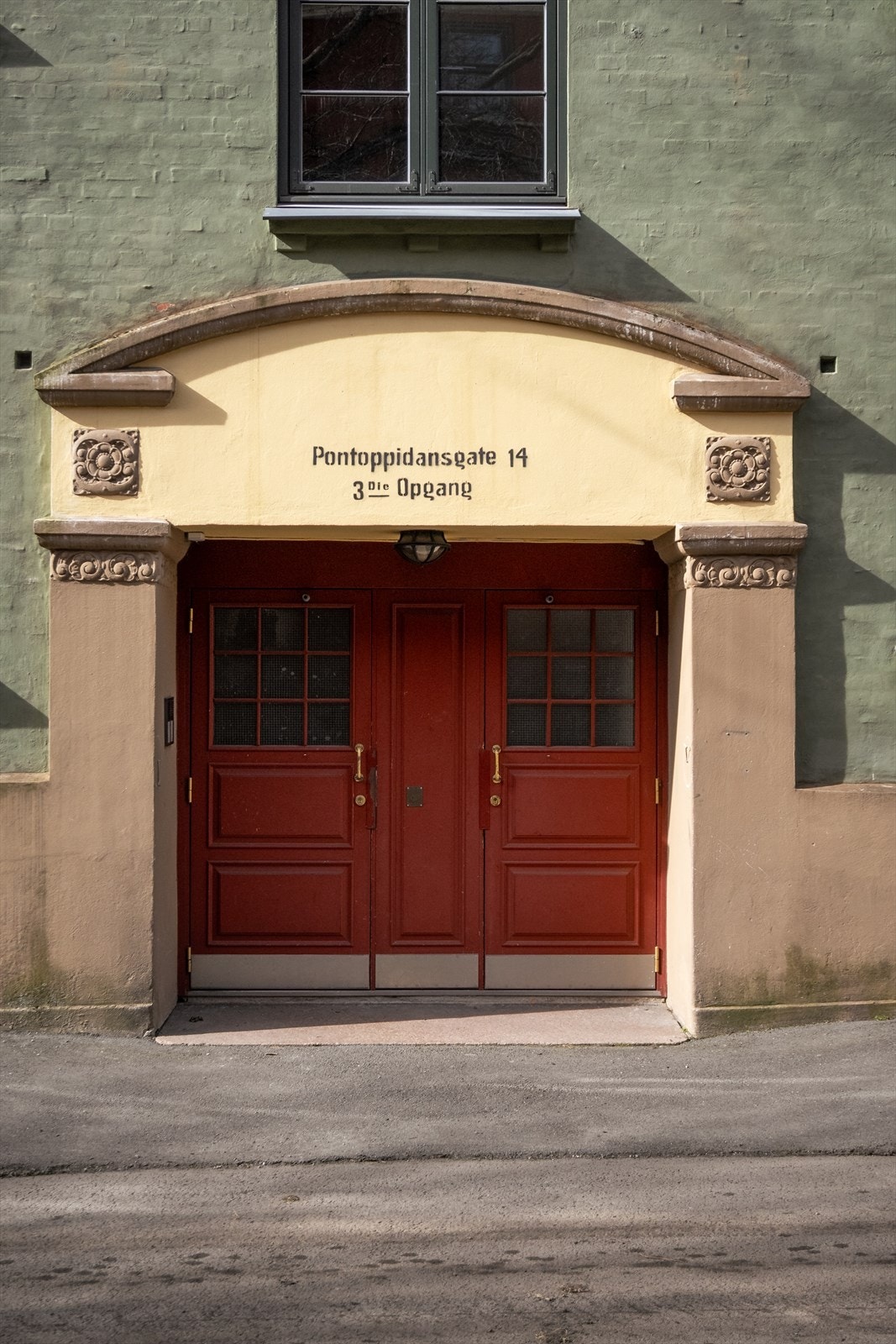 Flott inngangsparti med utsmykninger Galleribilde