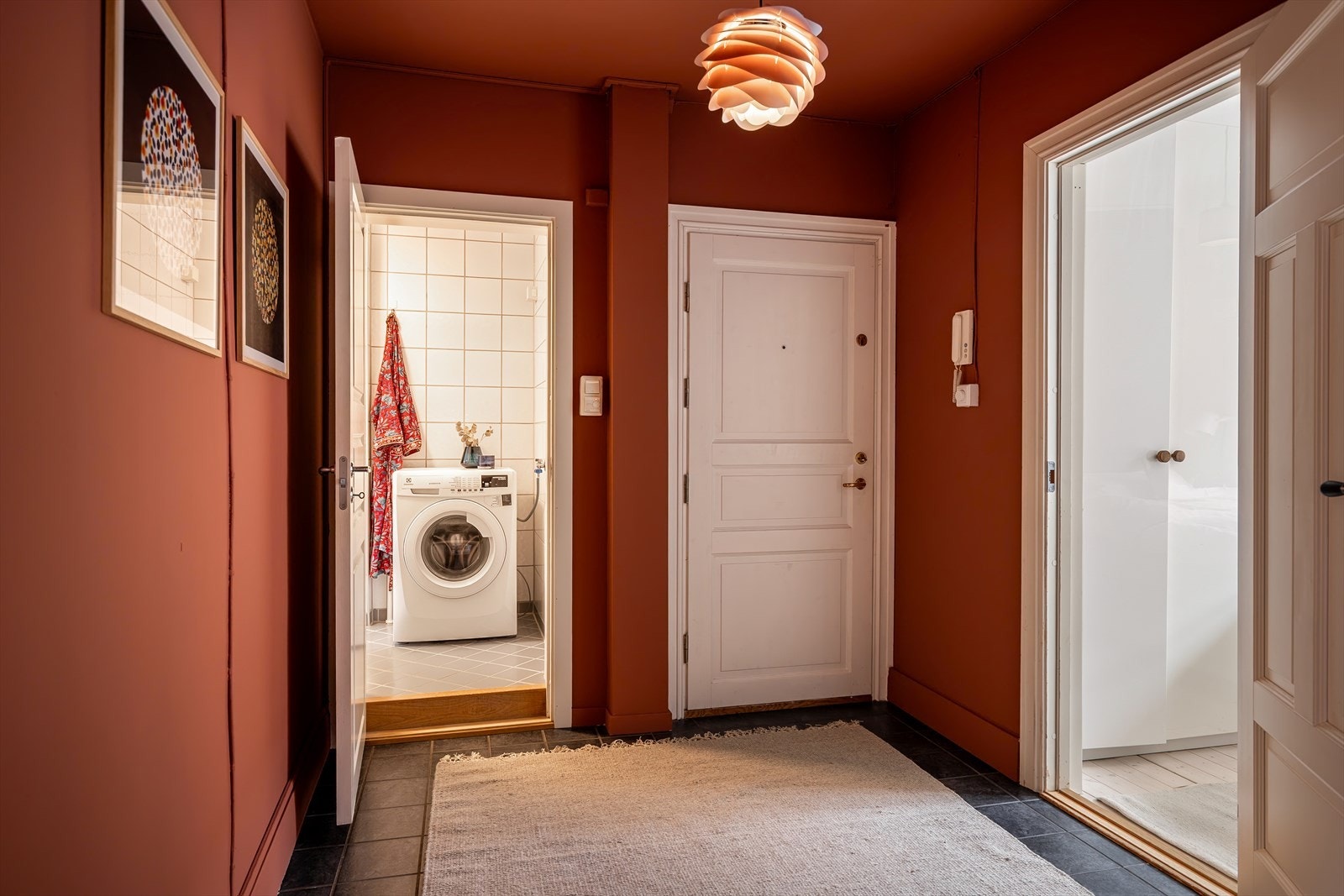 Fra gangen kommer man videre til badet Galleribilde