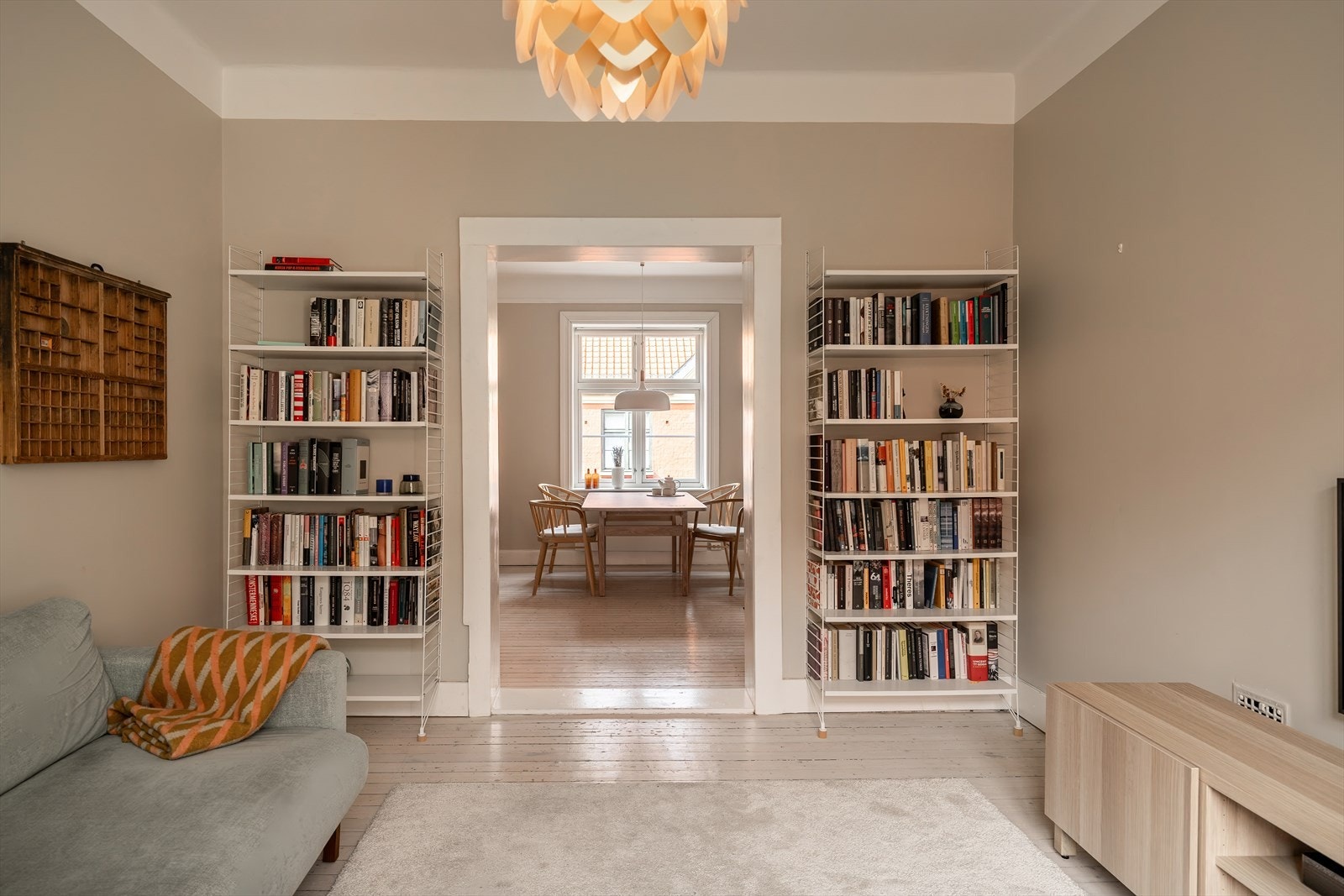 Stue på stue og generøs takhøyde på 2,80m Galleribilde