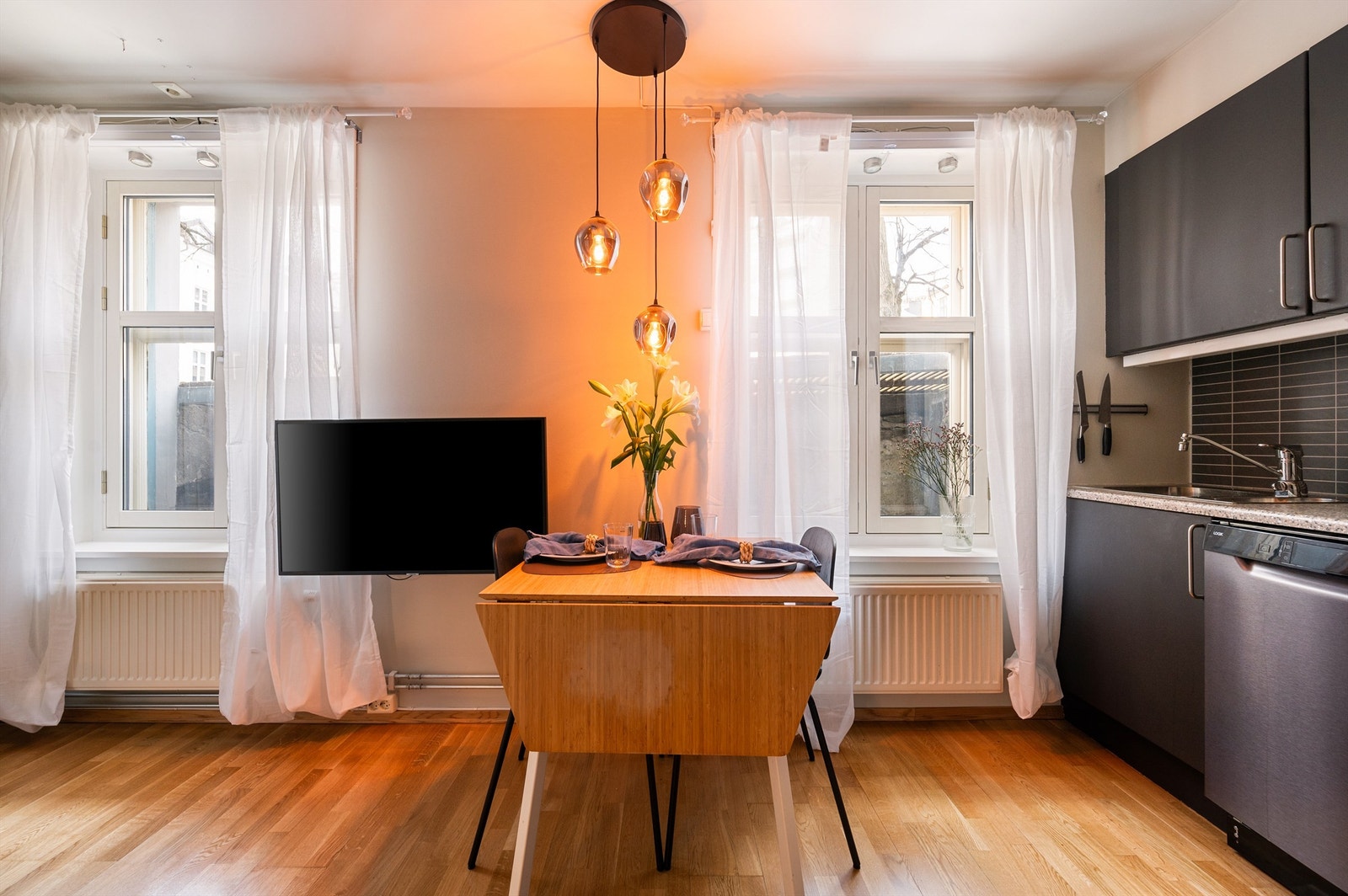 Pent kjøkken fra 2003 med oppgraderinger i 2024 Galleribilde