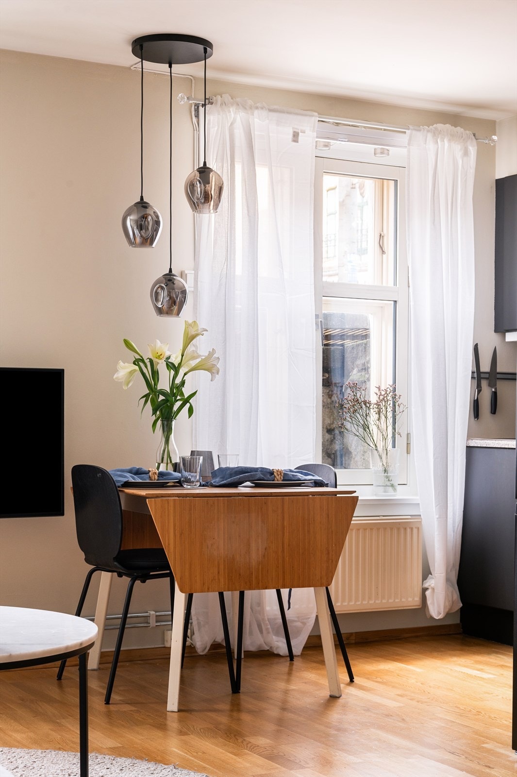 Spiseplass i tilknytning til kjøkkenet Galleribilde